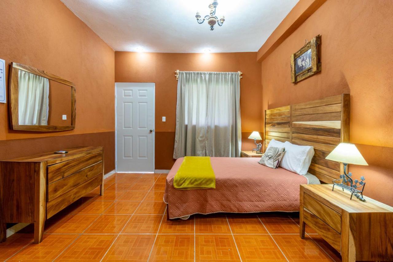 לאון Hosteria Casa Marquez מראה חיצוני תמונה