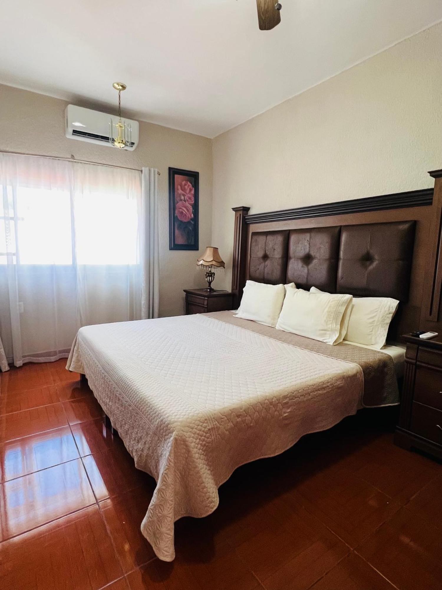 לאון Hosteria Casa Marquez מראה חיצוני תמונה