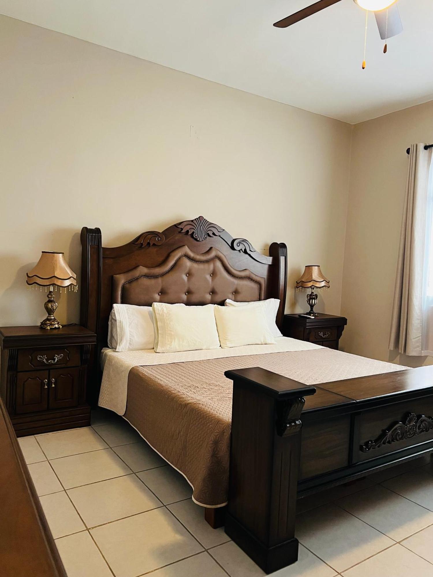 לאון Hosteria Casa Marquez מראה חיצוני תמונה