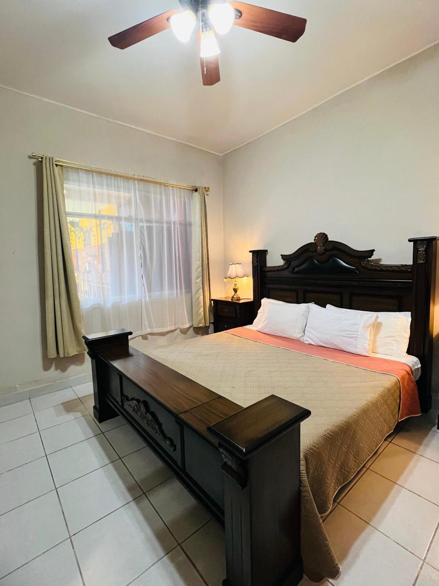 לאון Hosteria Casa Marquez מראה חיצוני תמונה