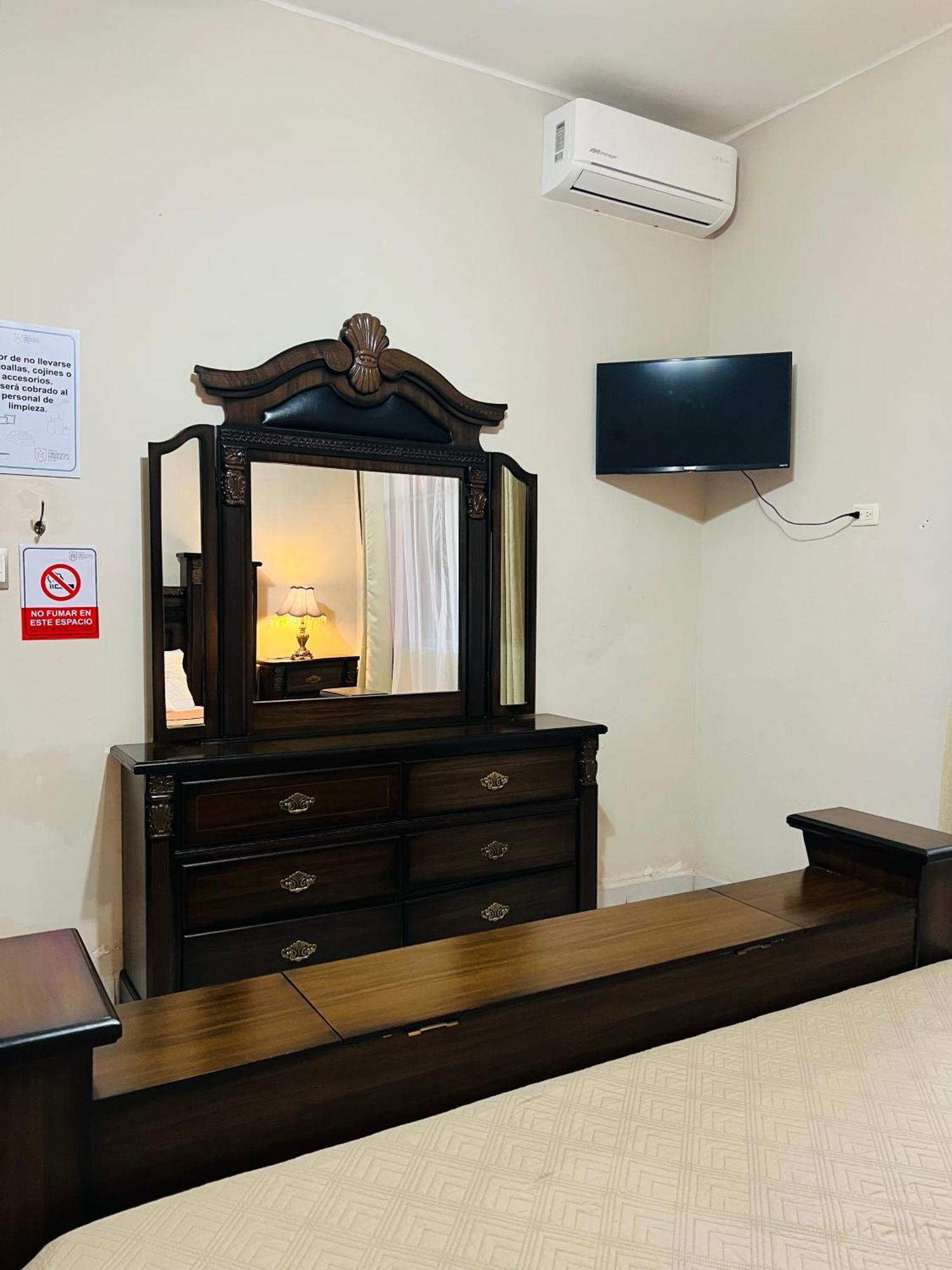 לאון Hosteria Casa Marquez מראה חיצוני תמונה