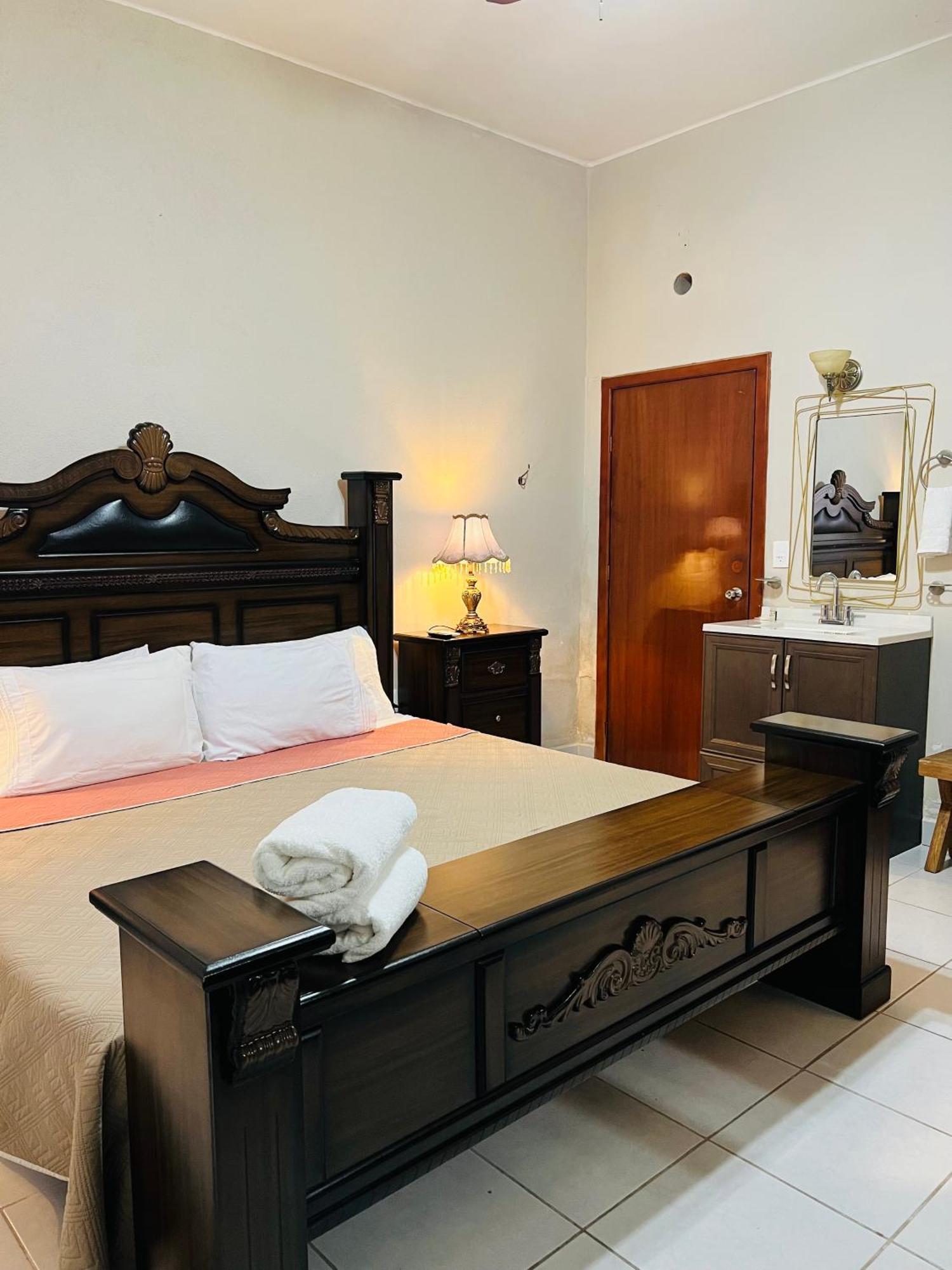 לאון Hosteria Casa Marquez מראה חיצוני תמונה