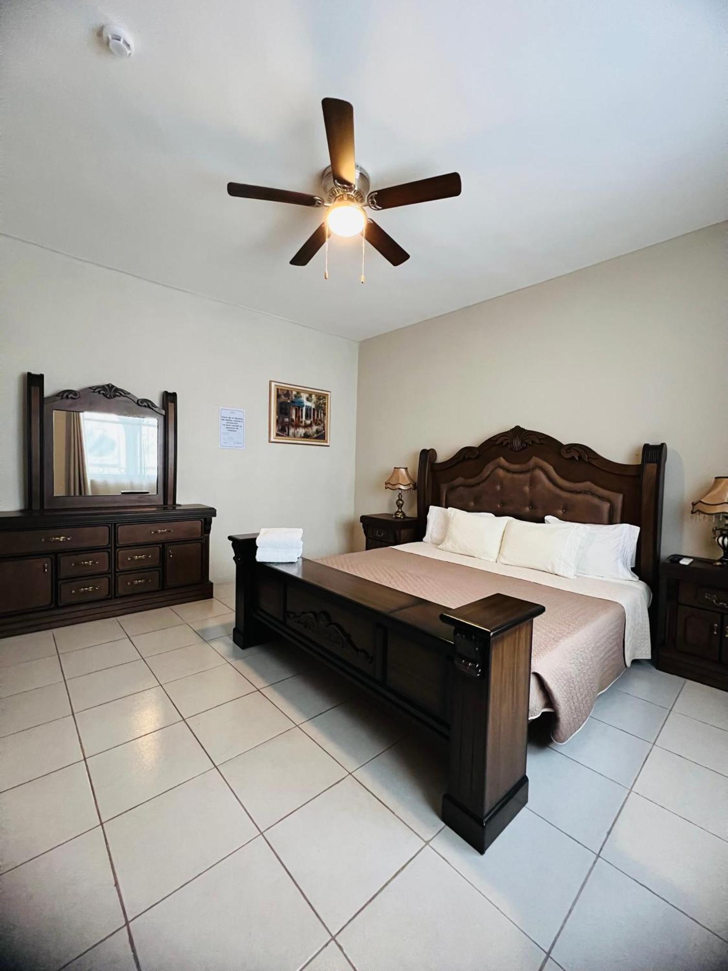 לאון Hosteria Casa Marquez מראה חיצוני תמונה