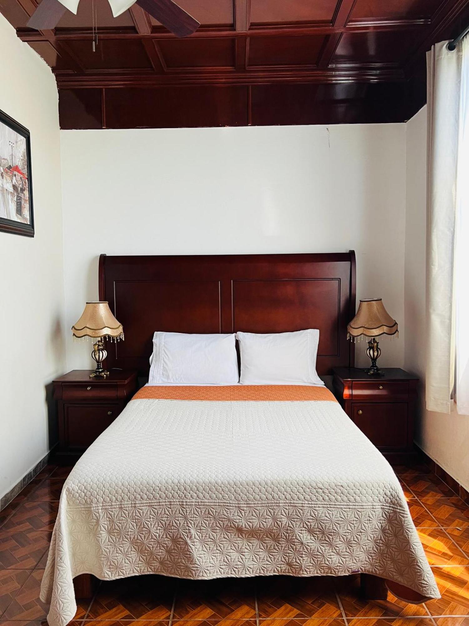 לאון Hosteria Casa Marquez מראה חיצוני תמונה