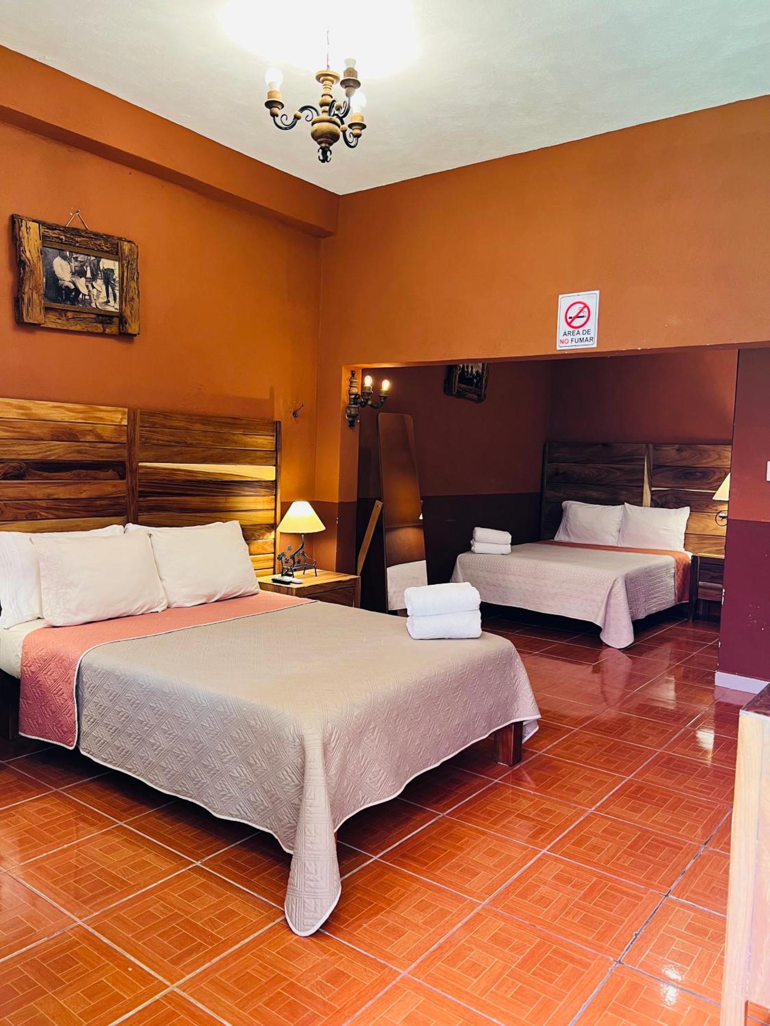 לאון Hosteria Casa Marquez מראה חיצוני תמונה