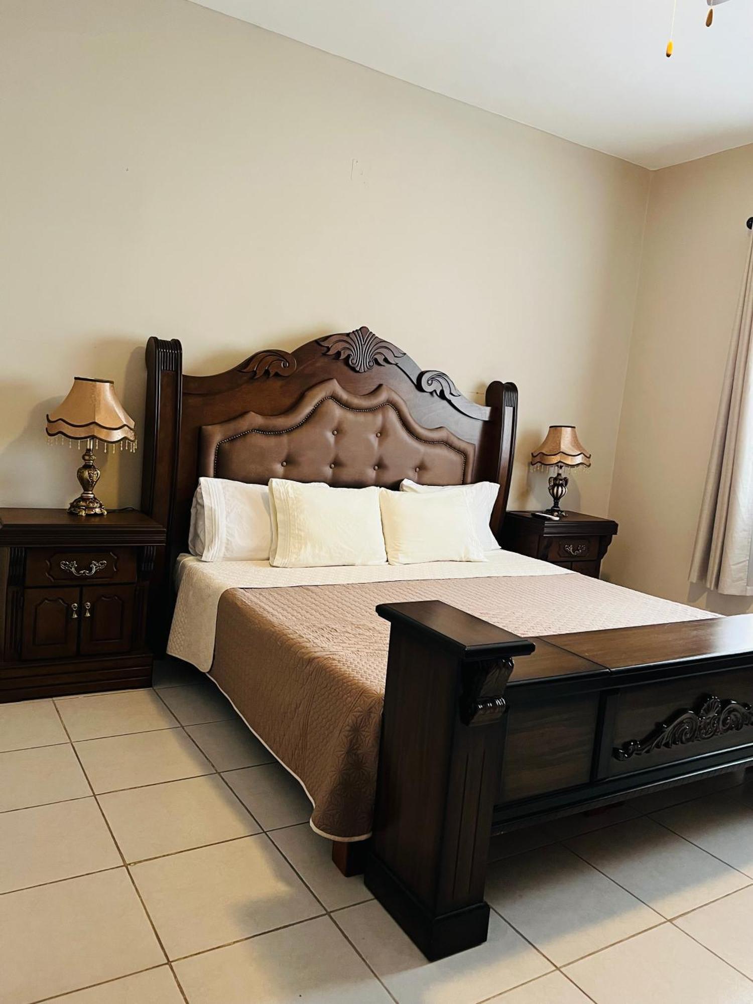 לאון Hosteria Casa Marquez מראה חיצוני תמונה