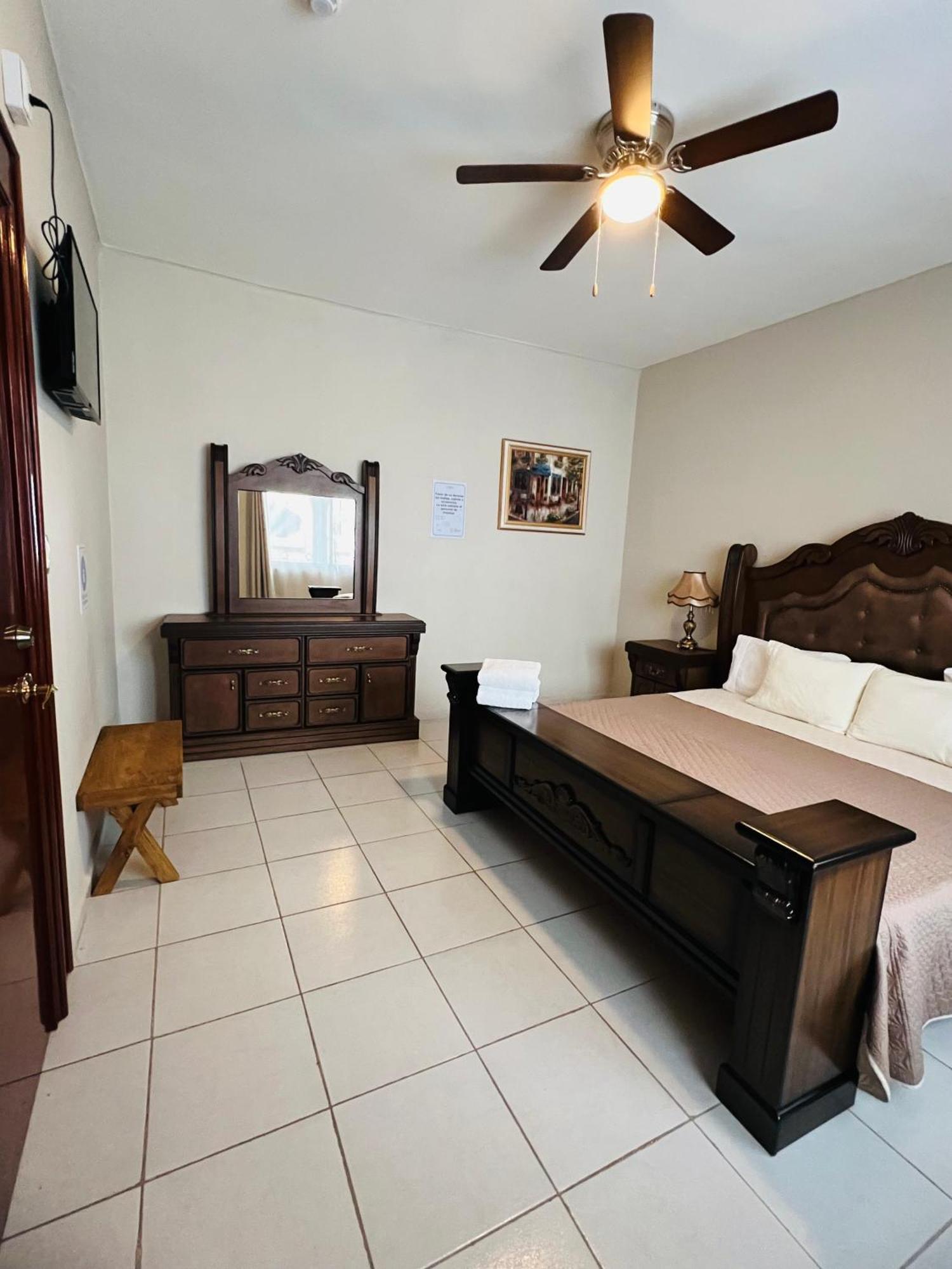 לאון Hosteria Casa Marquez מראה חיצוני תמונה