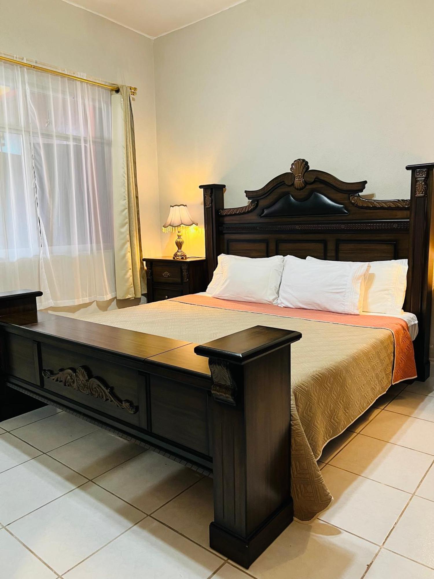 לאון Hosteria Casa Marquez מראה חיצוני תמונה
